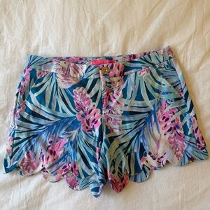 Lilly Pulitzer Tropical Floral Scallop Hem Shorts in Blue and Pink Size 6